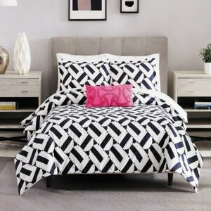 TRINA TURK-  Black and White Duvet Full / Queen, NEW